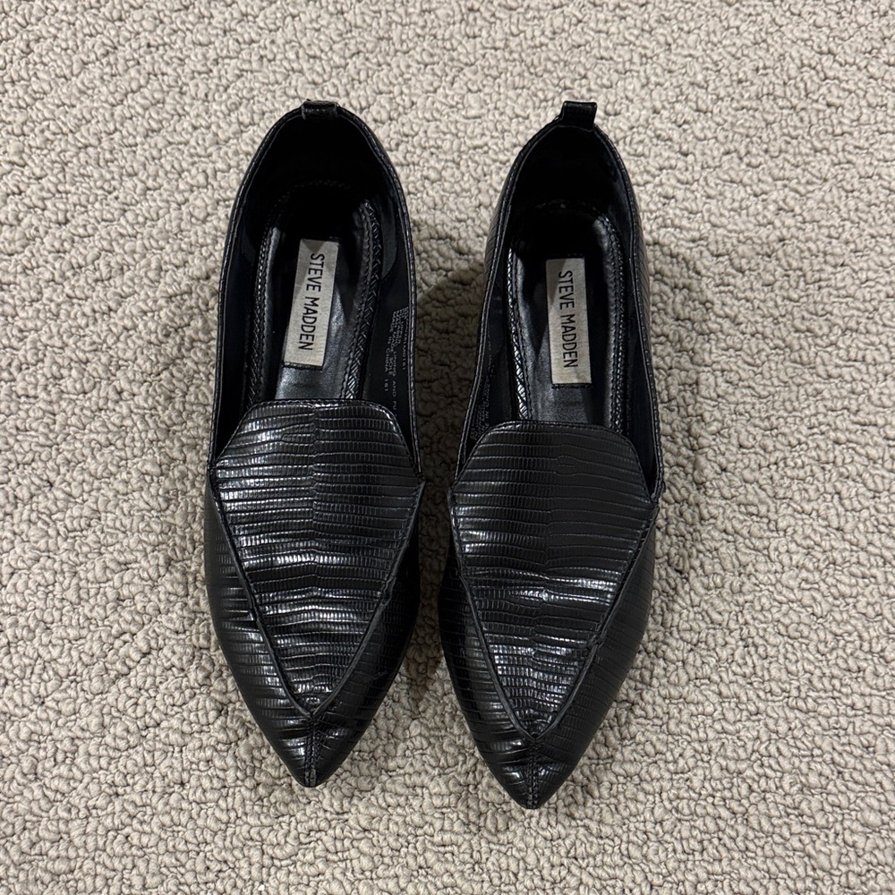 Steve Madden Black Textured Pointed Loafers